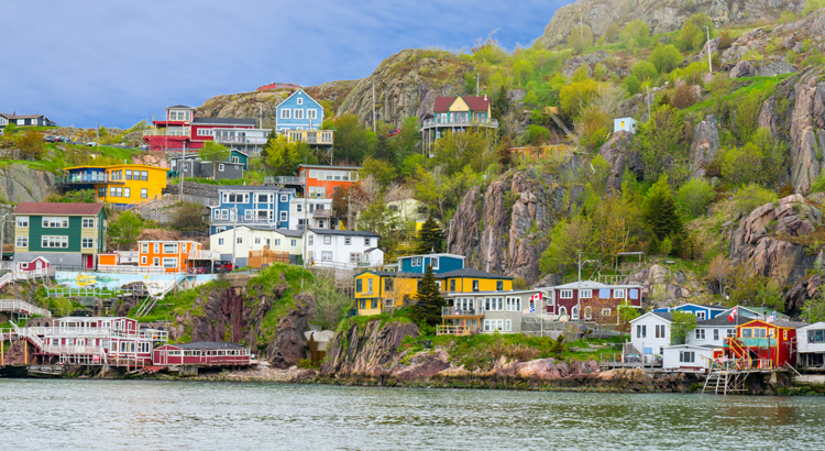 Kanada Neufundland St John bunte Häuser iStock pabradyphoto